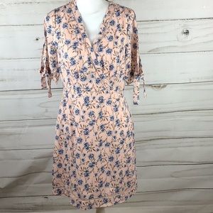 NWOT Gilli Floral Dress Criss Cross Dress 👗